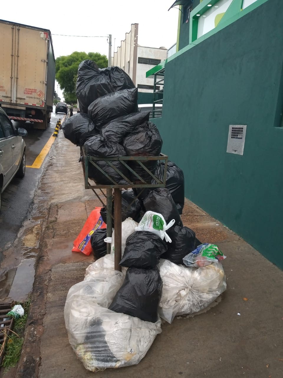 2020228_Dr. José apela por coleta na rua Floriano Peixoto.jpg
